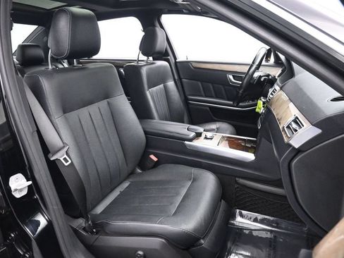 Used 2014 Mercedes-Benz E 550 4MATIC Sedan image 21