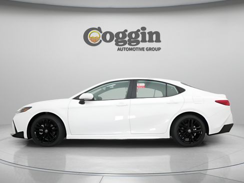 Used 2026 Toyota Camry SE w/ Multimedia Upgrade Package FWD image 19