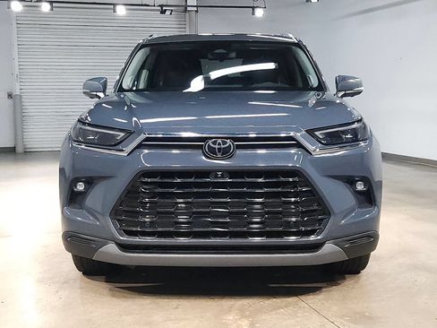 Used 2024 Toyota Grand Highlander AWD image 2