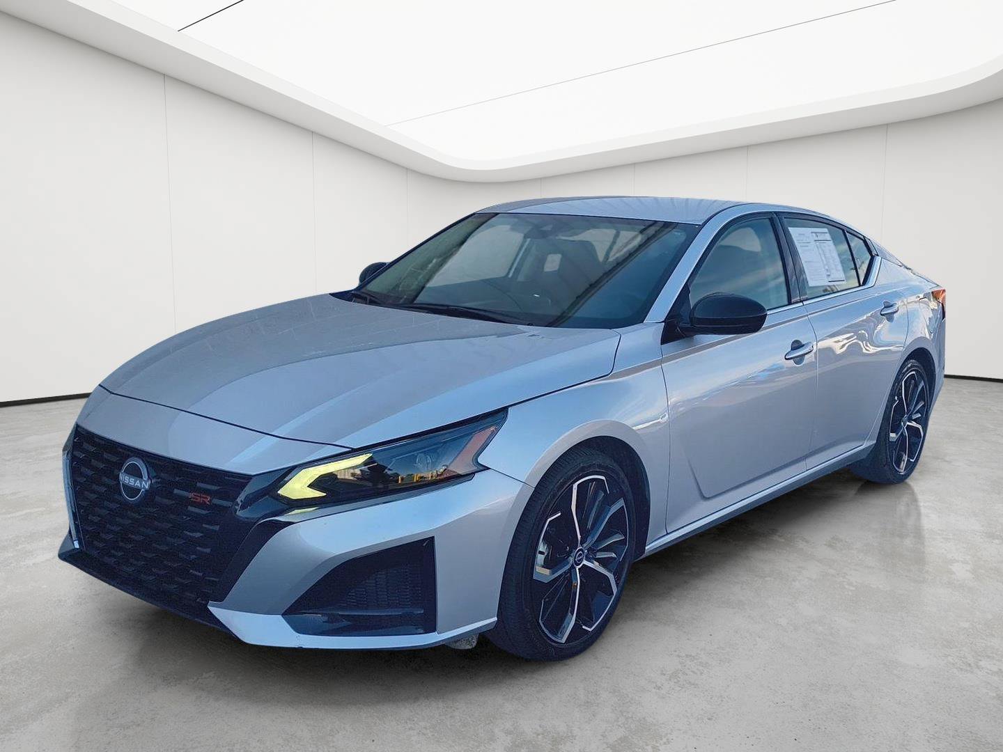 Used 2025 Nissan Altima 2.5 SR FWD image 32