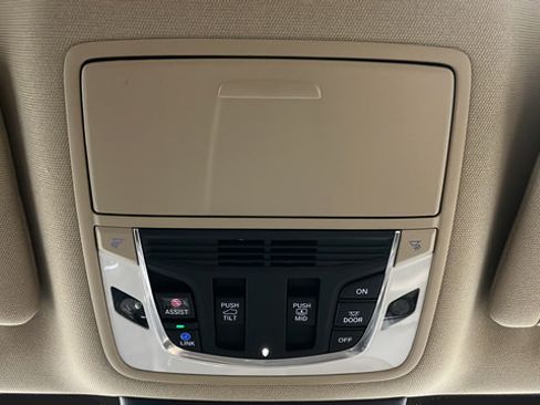Used 2023 Acura MDX SH-AWD w/ Advance Package image 35