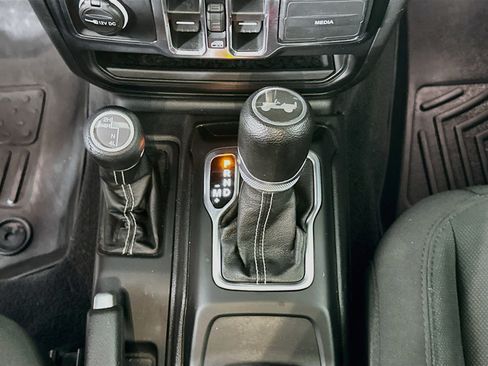 Used 2021 Jeep Wrangler Unlimited Sahara AWD/4WD image 23
