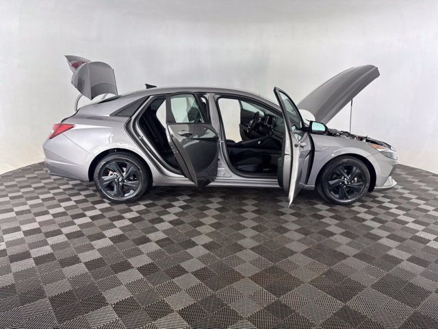Used 2023 Hyundai Elantra SEL FWD image 14