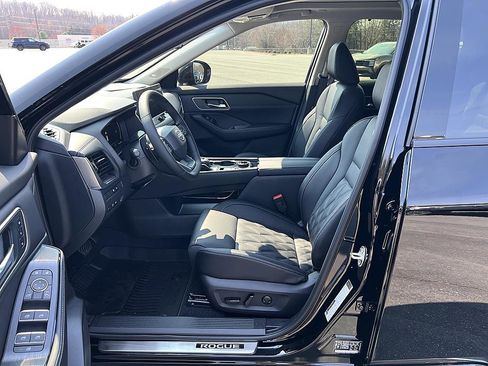 New 2026 Nissan Rogue Platinum image 13