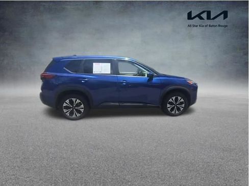 Used 2022 Nissan Rogue SV FWD image 1