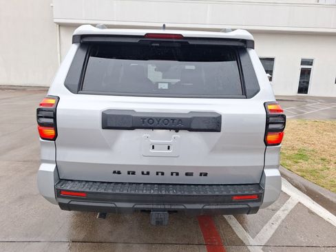 Used 2025 Toyota 4Runner SR5 image 5