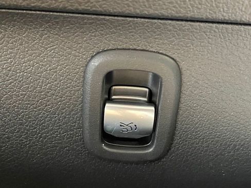 Used 2024 Mercedes-Benz C 43 AMG 4MATIC Sedan image 23