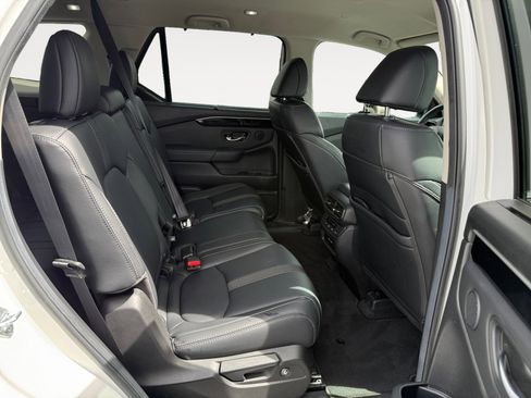 Certified 2025 Honda Pilot EX-L image 18