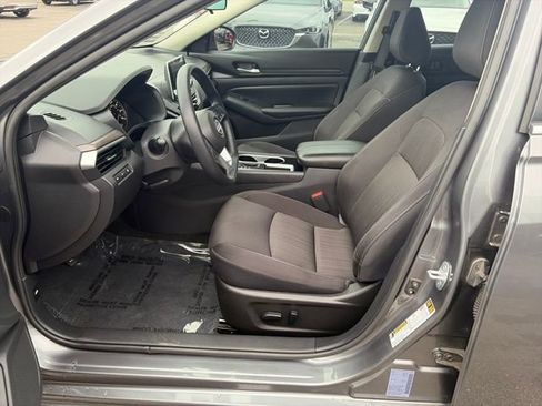 Used 2024 Nissan Altima 2.5 SV image 9