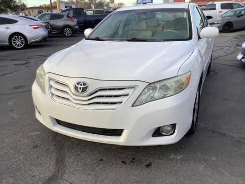 Used 2011 Toyota Camry XLE image 3