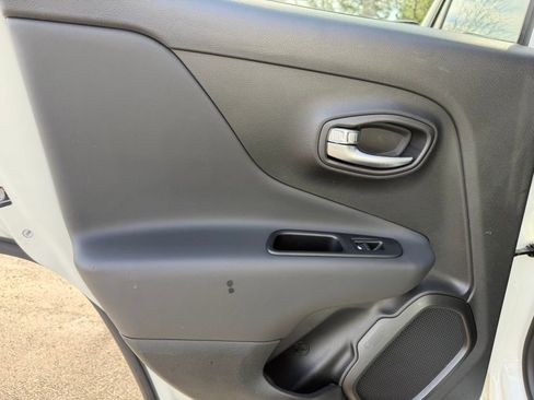 Used 2022 Jeep Renegade Altitude w/ Convenience Group image 31