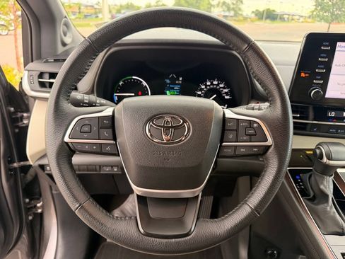 Used 2023 Toyota Sienna XLE w/ XLE Plus Package AWD/4WD image 13