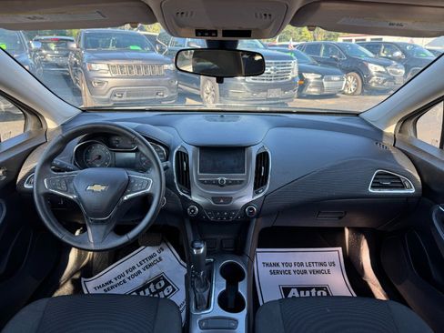 Used 2017 Chevrolet Cruze LT w/ Convenience Package FWD image 20