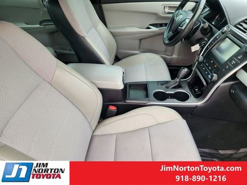 Used 2016 Toyota Camry SE FWD image 16