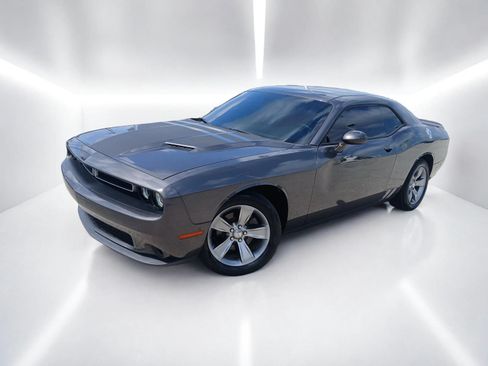Used 2019 Dodge Challenger SXT RWD image 1