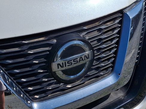 Used 2019 Nissan Rogue SV w/ Premium Package AWD/4WD image 4