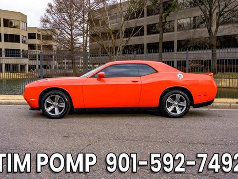 Used 2019 Dodge Challenger SXT image 9