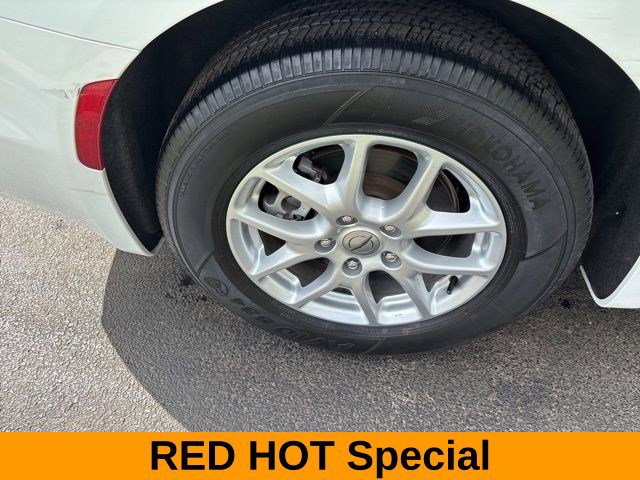 Used 2023 Chrysler Pacifica Touring FWD image 39