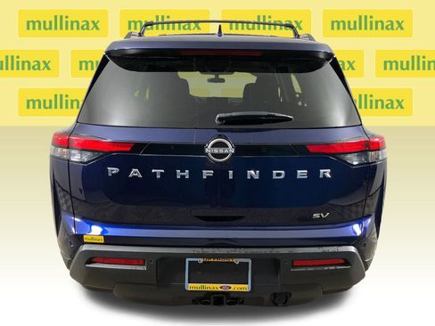 Used 2022 Nissan Pathfinder SV w/ SV Premium Package image 8