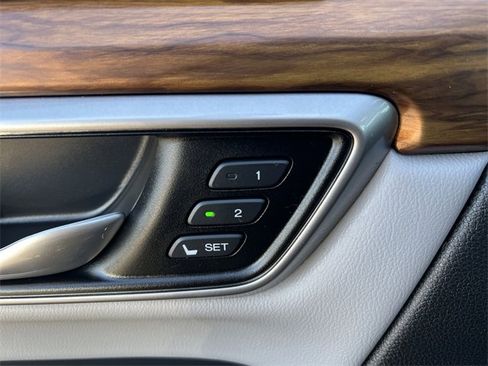 Used 2018 Honda CR-V Touring image 29