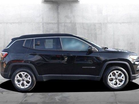 Used 2025 Jeep Compass Latitude w/ Sun & Sound Group AWD/4WD image 5