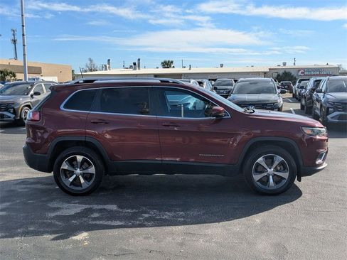 Used 2019 Jeep Cherokee Limited image 4