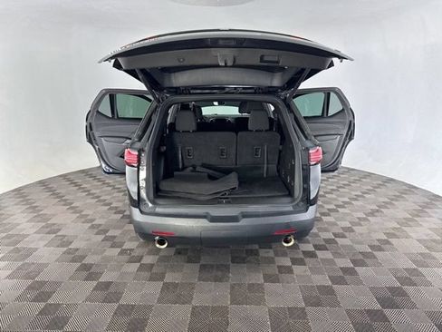 Used 2023 Chevrolet Traverse LT w/ Rear Camera Mirror Package AWD/4WD image 15