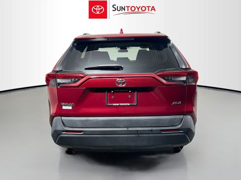 Used 2019 Toyota RAV4 XLE FWD image 5