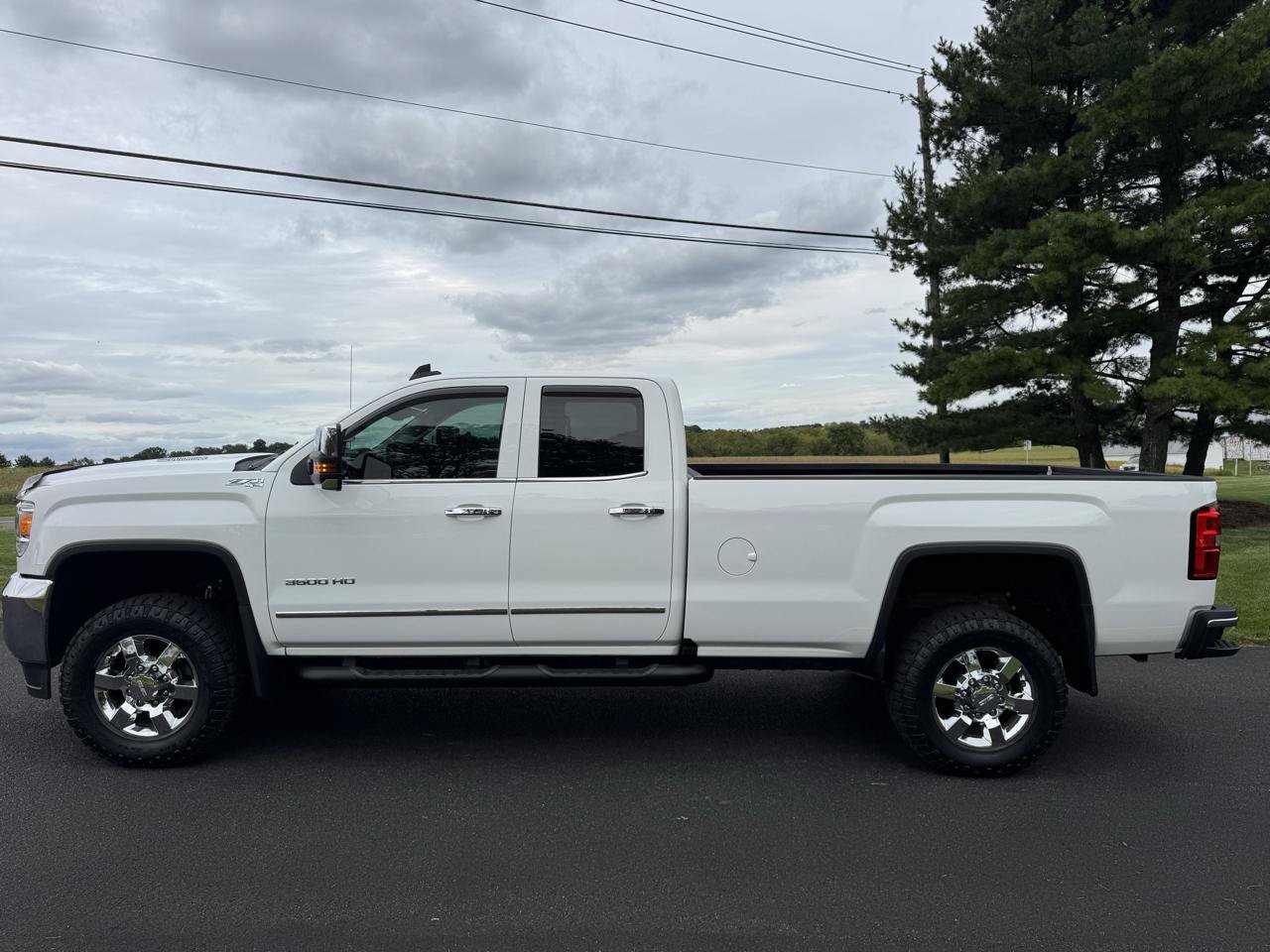 Used 2016 GMC Sierra 3500 SLT w/ Suspension Package, Off-Road AWD/4WD image 3