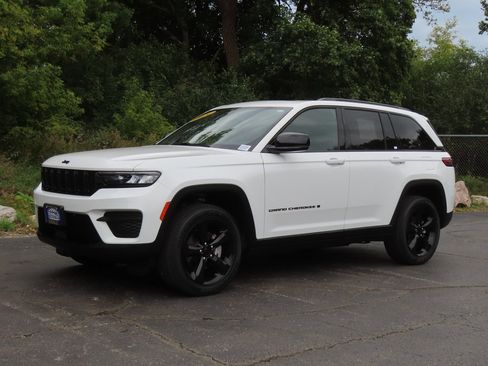 Certified 2024 Jeep Grand Cherokee Altitude image 25