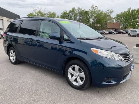 Used 2011 Toyota Sienna LE w/ Preferred Pkg FWD image 10