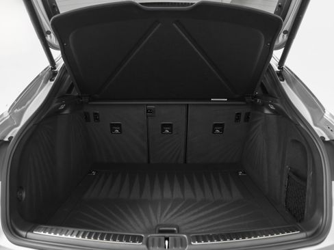 Certified 2025 Porsche Macan image 16