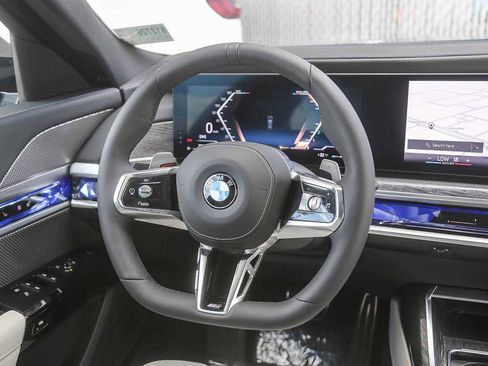 Used 2025 BMW 760i xDrive w/ Luxury Rear Seating Package image 12