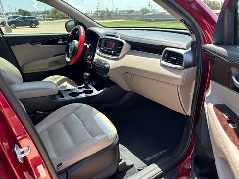 Used 2016 Kia Sorento FWD w/ LX Convenience Package image 13