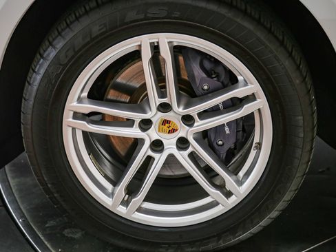 Certified 2024 Porsche Macan AWD/4WD image 13