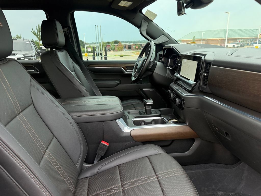 Used 2024 Chevrolet Silverado 1500 High Country w/ High Country Premium Package AWD/4WD image 42