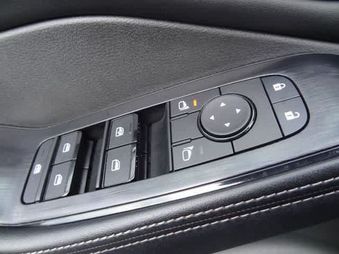 Used 2025 Nissan Rogue SV AWD/4WD image 14
