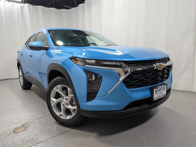 New 2026 Chevrolet Trax LS w/ LS Convenience Package FWD image 2