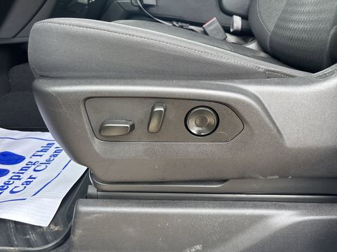 Used 2025 Chevrolet Silverado 2500 Custom w/ Custom Value Package image 15