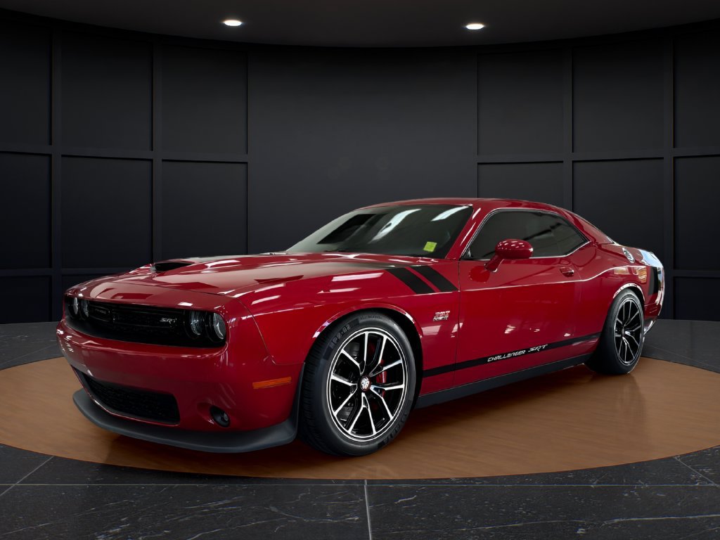 Used 2015 Dodge Challenger SRT RWD image 1