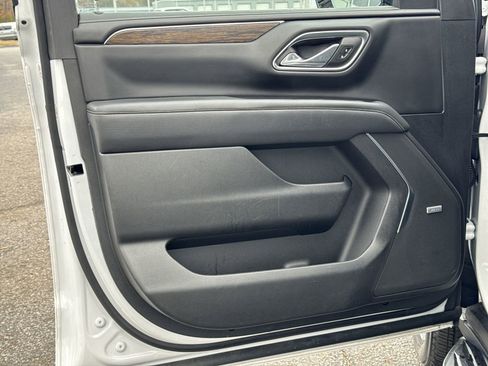 Used 2023 Chevrolet Suburban Premier image 14