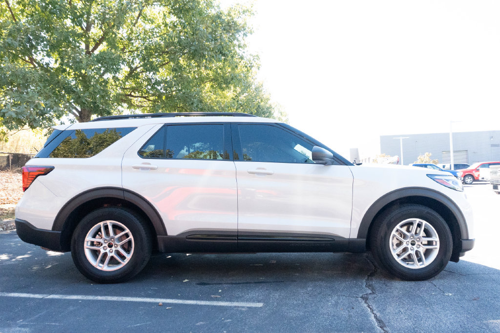 Used 2025 Ford Explorer Active RWD image 5