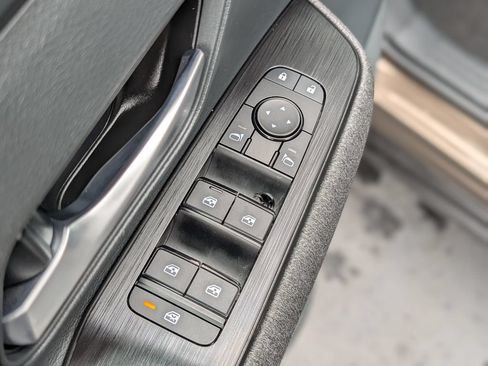 Used 2025 Nissan Kicks SV FWD image 21
