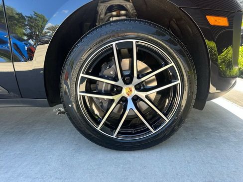 Used 2026 Porsche Macan AWD/4WD image 15