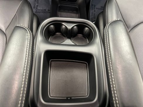 Used 2025 Chrysler Pacifica Select FWD image 43