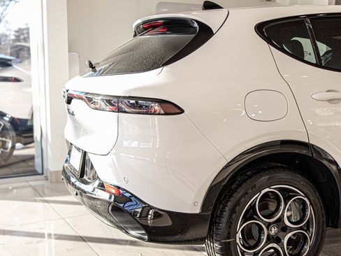 New 2025 Alfa Romeo Tonale w/ Premium Package image 12