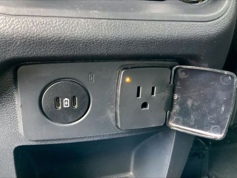 Certified 2025 Ford Explorer Platinum image 31