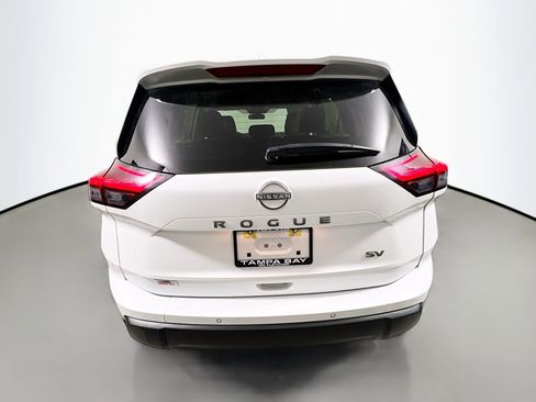 Used 2024 Nissan Rogue SV image 6