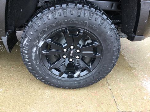 Used 2022 GMC Canyon AT4 image 5