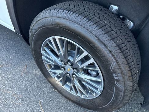 Certified 2025 Chevrolet Traverse LT image 35